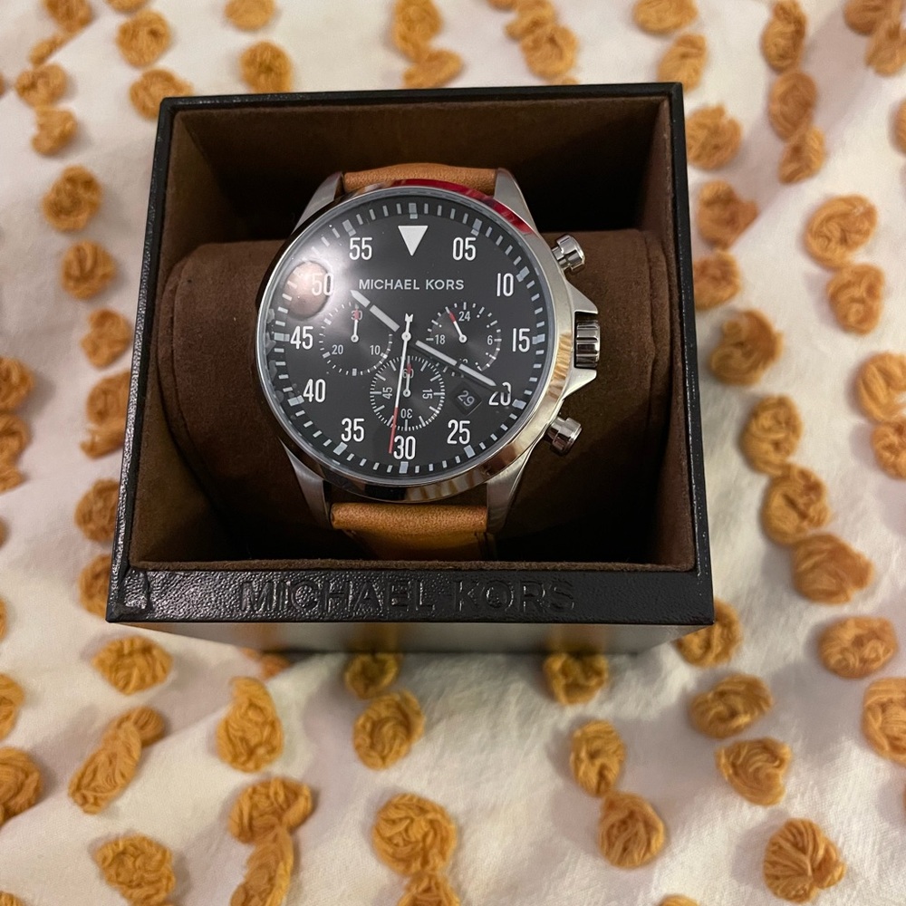 NWT Michael Kors Tan Leather Strap Watch with Black Dial - Picture 2 of 5